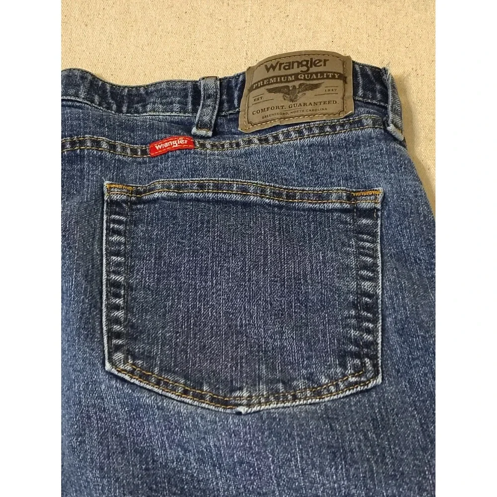 Wrangler Mens Jeans 38x30 Classic Fit Straight Leg‎ Dark Wash Denim 5